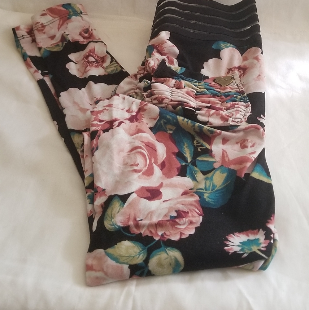 Cute Booty Lounge Leggings Blooming Beauty Black Floral Roses Size S